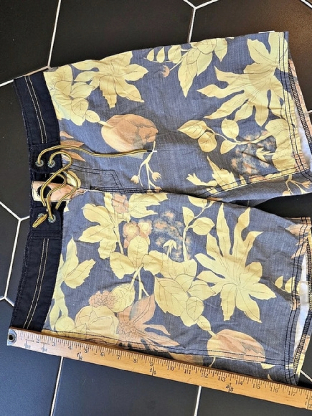 Reef Floral Hybrid Shorts Blue & Yellow Waist 30 Like New